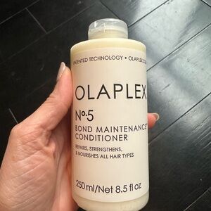 OLAPLEX No.5 Bond Maintenance Conditioner - White